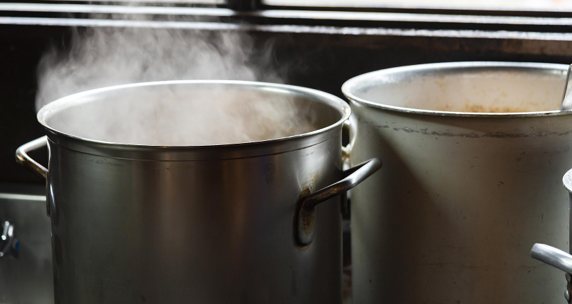 スープの仕込み